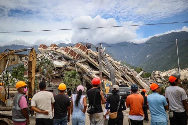 Daily life continues in La Guaira amid search and rescue efforts after Earthquakes LA GUAIRA, VENEZUELA - JUNE 28: A general view of daily life as search and rescue operations continue for survivors trapped under collapsed buildings following two powerful earthquakes, in the coastal state of La Guaira, Venezuela on June 28, 2026 Cem Tekkesinoglu Anadolu La Guaira Venezuela. Editorial use only. Please get in touch for any other usage.  Copyright: x2026xAnadoluxCemxTekkesinoglux