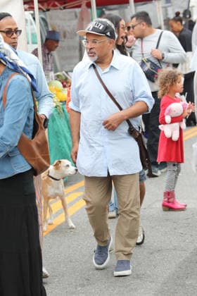 Celebrities shopping at Tthe Farmers Market In Studio City ** ** Featuring: Geoffrey Owens Where: Studio City, California, United States When: 28 Jun 2026 Credit: H2Y INSTARimages EDITORIAL USE ONLY. NOT FOR USE BY NEWSPAPERS BASED IN THE UK. Copyright: xx instar55814476