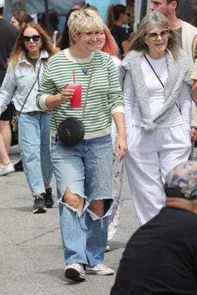 Celebrities shopping at Tthe Farmers Market In Studio City Featuring: Jillian Bell Where: Studio City, California, United States When: 28 Jun 2026 Credit: H2Y INSTARimages EDITORIAL USE ONLY. NOT FOR USE BY NEWSPAPERS BASED IN THE UK. Copyright: xx instar55814477