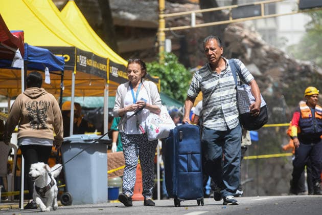 (260629) -- CHACAO, June 29, 2026 -- People retrieve their belongings from an area affected by earthquakes in Chacao, Venezuela, on June 28, 2026. Venezuelan National Assembly President Jorge Rodriguez said Sunday that the death toll from two powerful earthquakes that struck Venezuela Wednesday has risen to 1,450. (Photo by Xinhua) (SpotNews) VENEZUELA-CHACAO-EARTHQUAKE-AFTERMATH MarcosxSalgado 