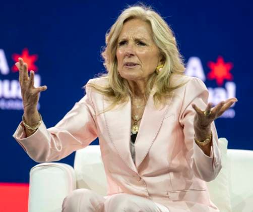 June 28, 2026 -Chicago, Illinois, USA - Dr. JILL BIDEN speaks during the American Library Association s 2026 Conference and Exhibition. The ALA is celebrating its 150th anniversary this year. Chicago USA - ZUMAce6_ 20260628_zaf_ce6_003 Copyright: xBrianxCahnx