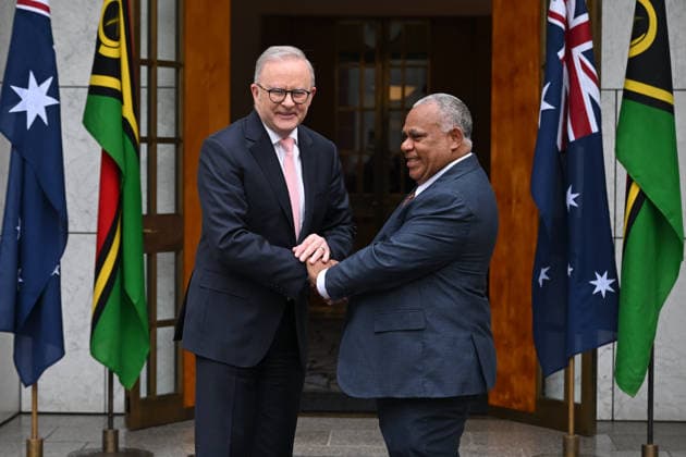 JOTHAM NAPAT AUSTRALIA VISIT, Prime Minister of Vanuatu Jotham Napat (right) is greeted by Australian Prime Minister Anthony Albanese during a visit to Australia, Parliament House in Canberra, Monday, June 29, 2026. ( NO ARCHIVING CANBERRA AUSTRALIAN CAPITAL TERRITORY AUSTRALIA  Copyright: xLUKASxCOCHx 20260629185994171414