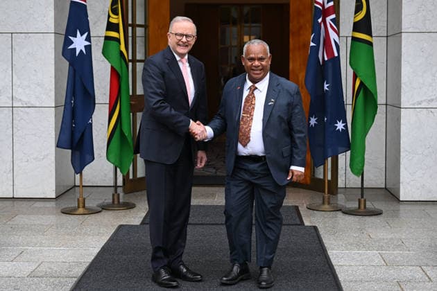 JOTHAM NAPAT AUSTRALIA VISIT, Prime Minister of Vanuatu Jotham Napat (right) is greeted by Australian Prime Minister Anthony Albanese during a visit to Australia, Parliament House in Canberra, Monday, June 29, 2026. ( NO ARCHIVING CANBERRA AUSTRALIAN CAPITAL TERRITORY AUSTRALIA  Copyright: xLUKASxCOCHx 20260629151459495299