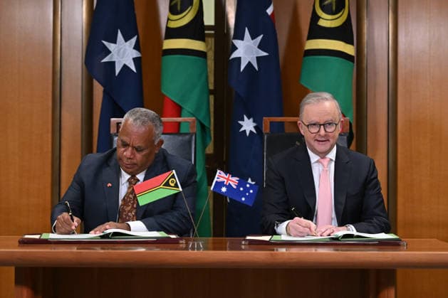 JOTHAM NAPAT AUSTRALIA VISIT, Prime Minister of Vanuatu Jotham Napat and Australian Prime Minister Anthony Albanese sign the Nakamal agreement during the Australia Vanuatu Leaders™ Meeting at Parliament House in Canberra, Monday, June 29, 2026. ( NO ARCHIVING CANBERRA AUSTRALIAN CAPITAL TERRITORY AUSTRALIA  Copyright: xLUKASxCOCHx 20260629136215654570