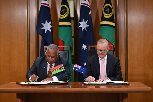 JOTHAM NAPAT AUSTRALIA VISIT, Prime Minister of Vanuatu Jotham Napat and Australian Prime Minister Anthony Albanese sign the Nakamal agreement during the Australia Vanuatu Leaders™ Meeting at Parliament House in Canberra, Monday, June 29, 2026. ( NO ARCHIVING CANBERRA AUSTRALIAN CAPITAL TERRITORY AUSTRALIA  Copyright: xLUKASxCOCHx 20260629197026023876
