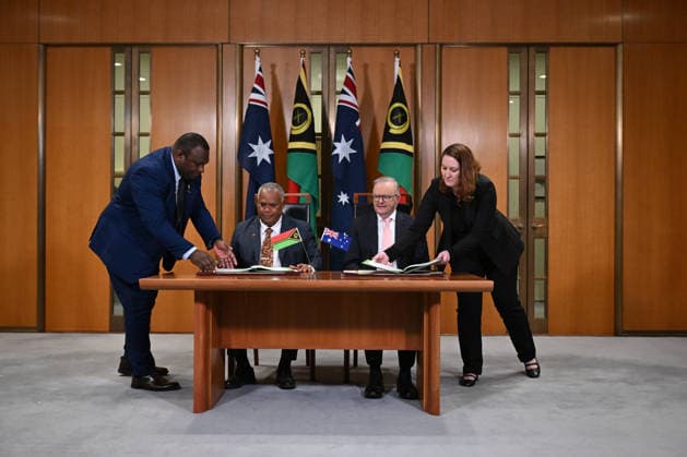 JOTHAM NAPAT AUSTRALIA VISIT, Prime Minister of Vanuatu Jotham Napat and Australian Prime Minister Anthony Albanese sign the Nakamal agreement during the Australia Vanuatu Leaders™ Meeting at Parliament House in Canberra, Monday, June 29, 2026. ( NO ARCHIVING CANBERRA AUSTRALIAN CAPITAL TERRITORY AUSTRALIA  Copyright: xLUKASxCOCHx 20260629130886050782