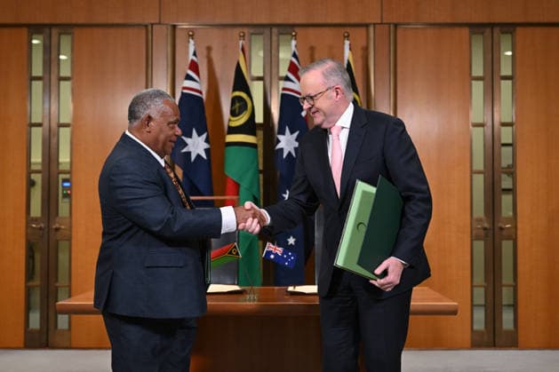JOTHAM NAPAT AUSTRALIA VISIT, Prime Minister of Vanuatu Jotham Napat and Australian Prime Minister Anthony Albanese pose for photographs after signing the Nakamal agreement during the Australia Vanuatu Leaders™ Meeting at Parliament House in Canberra, Monday, June 29, 2026. ( NO ARCHIVING CANBERRA AUSTRALIAN CAPITAL TERRITORY AUSTRALIA  Copyright: xLUKASxCOCHx 20260629179309688689