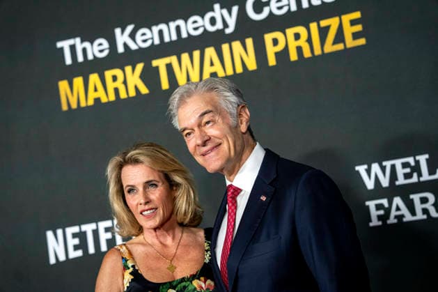 Lisa Oz and Administrator of the US Centers for Medicare and Medicaid Services Mehmet Oz arrive on the red carpet before the 27th Mark Twain Prize for American Humor Award at the Kennedy Center for the Performing Arts in Washington DC on Sunday, June 28, 2026.  WAP20260628370 BONNIExCASH