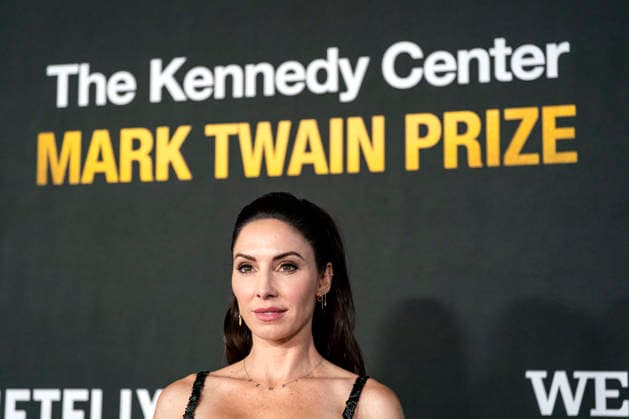 Whitney Cummings arrives on the red carpet before the 27th Mark Twain Prize for American Humor Award at the Kennedy Center for the Performing Arts in Washington DC on Sunday, June 28, 2026.  WAP20260628381 BONNIExCASH