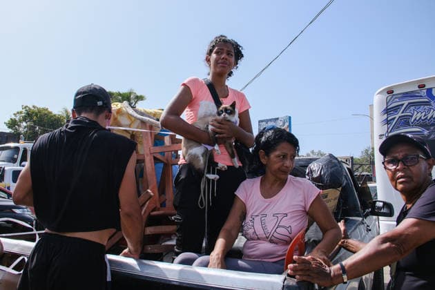 Survivors salvage belongings from rubble following earthquakes in Vargas,Venezuela VARGAS, VENEZUELA - JUNE 28: People who lost their family members and homes try to salvage their remaining belongings from the rubble of collapsed buildings following two powerful earthquakes in the coastal state of Vargas, Venezuela on June 28, 2026. Diko Betancourt Anadolu Vargas Venezuela. Editorial use only. Please get in touch for any other usage.  Copyright: x2026xAnadoluxDikoxBetancourtx