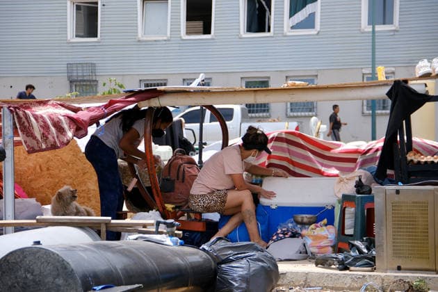 Survivors salvage belongings from rubble following earthquakes in Vargas,Venezuela VARGAS, VENEZUELA - JUNE 28: People who lost their family members and homes try to salvage their remaining belongings from the rubble of collapsed buildings following two powerful earthquakes in the coastal state of Vargas, Venezuela on June 28, 2026. Diko Betancourt Anadolu Vargas Venezuela. Editorial use only. Please get in touch for any other usage.  Copyright: x2026xAnadoluxDikoxBetancourtx