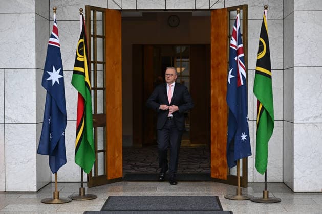 JOTHAM NAPAT AUSTRALIA VISIT, Australian Prime Minister Anthony Albanese waits for the arrival of Prime Minister of Vanuatu Jotham Napat during a visit to Australia, Parliament House in Canberra, Monday, June 29, 2026. ( NO ARCHIVING CANBERRA AUSTRALIAN CAPITAL TERRITORY AUSTRALIA  Copyright: xLUKASxCOCHx 20260629134501115988