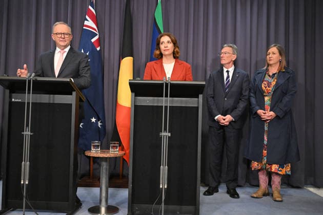 ANTHONY ALBANESE SOCIAL MEDIA BAN, Prime Minister Anthony Albanese, Minister for Communications Anika Wells, social media ban for under 16s advocates Wayne Holdsworth and Mia Bannister at a press conference at Parliament House in Canberra, Monday, June 29, 2026. ( NO ARCHIVING CANBERRA AUSTRALIAN CAPITAL TERRITORY AUSTRALIA  Copyright: xMICKxTSIKASx 20260629134567196705