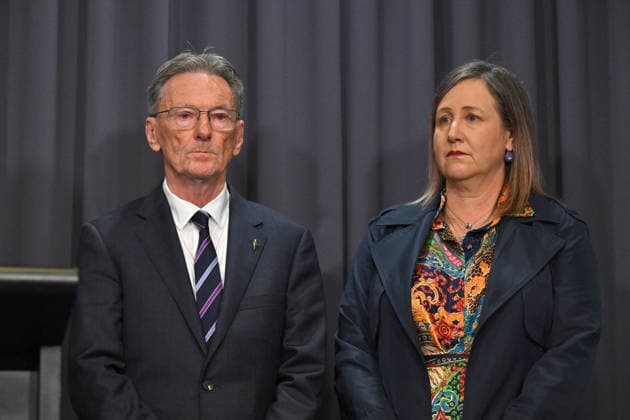 ANTHONY ALBANESE SOCIAL MEDIA BAN, Social media ban for under 16s advocates Wayne Holdsworth and Mia Bannister at a press conference at Parliament House in Canberra, Monday, June 29, 2026. ( NO ARCHIVING CANBERRA AUSTRALIAN CAPITAL TERRITORY AUSTRALIA  Copyright: xMICKxTSIKASx 20260629189569505646