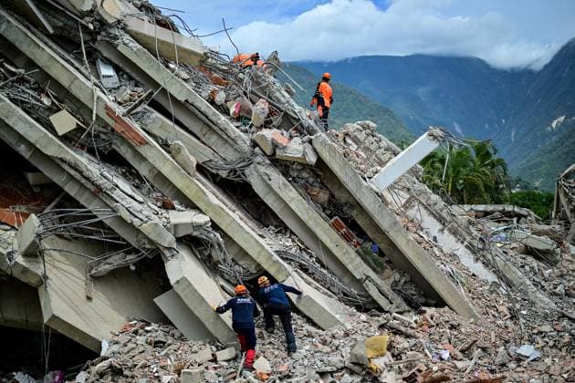 Daily life continues in La Guaira amid search and rescue efforts after Earthquakes LA GUAIRA, VENEZUELA - JUNE 28: Search and rescue operations continue for survivors trapped under collapsed buildings following two powerful earthquakes earlier this week, in the coastal state of La Guaira, Venezuela on June 28, 2026. Cem Tekkesinoglu Anadolu La Guaira Venezuela. Editorial use only. Please get in touch for any other usage.  Copyright: x2026xAnadoluxCemxTekkesinoglux