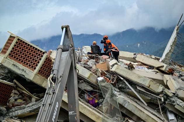 Daily life continues in La Guaira amid search and rescue efforts after Earthquakes LA GUAIRA, VENEZUELA - JUNE 28: Search and rescue operations continue for survivors trapped under collapsed buildings following two powerful earthquakes earlier this week, in the coastal state of La Guaira, Venezuela on June 28, 2026. Cem Tekkesinoglu Anadolu La Guaira Venezuela. Editorial use only. Please get in touch for any other usage.  Copyright: x2026xAnadoluxCemxTekkesinoglux