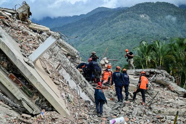Daily life continues in La Guaira amid search and rescue efforts after Earthquakes LA GUAIRA, VENEZUELA - JUNE 28: Search and rescue operations continue for survivors trapped under collapsed buildings following two powerful earthquakes earlier this week, in the coastal state of La Guaira, Venezuela on June 28, 2026. Cem Tekkesinoglu Anadolu La Guaira Venezuela. Editorial use only. Please get in touch for any other usage.  Copyright: x2026xAnadoluxCemxTekkesinoglux