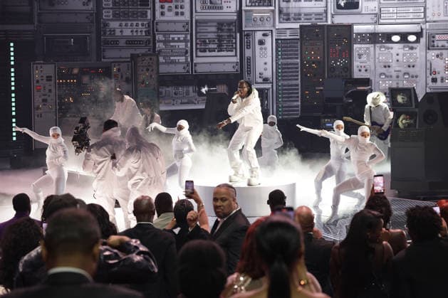 2026 BET Awards - Show Don Toliver performs onstage during the 2026 BET Awards at Peacock Theater on June 28, 2026 in Los Angeles, California. Los Angeles Peacock Theater California United States Copyright: xCraSH imageSPACEx