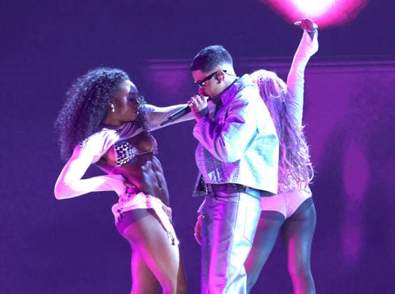 2026 BET Awards - Show Kwn performs onstage during the 2026 BET Awards at Peacock Theater on June 28, 2026 in Los Angeles, California. Los Angeles Peacock Theater California United States Copyright: xCraSH imageSPACEx