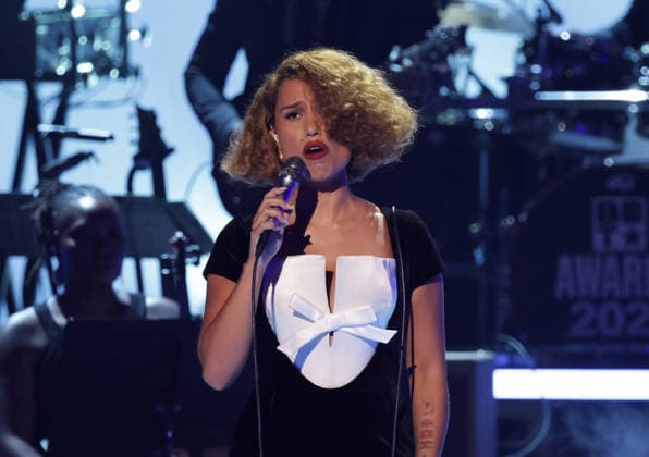 2026 BET Awards - Show Raye performs onstage during the 2026 BET Awards at Peacock Theater on June 28, 2026 in Los Angeles, California. Los Angeles Peacock Theater California United States Copyright: xCraSH imageSPACEx