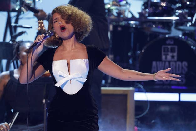 2026 BET Awards - Show Raye performs onstage during the 2026 BET Awards at Peacock Theater on June 28, 2026 in Los Angeles, California. Los Angeles Peacock Theater California United States Copyright: xCraSH imageSPACEx