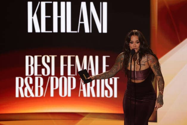 2026 BET Awards - Show Kehlani accepts the Best Female R&B Pop Artist award onstage during the 2026 BET Awards at Peacock Theater on June 28, 2026 in Los Angeles, California. Los Angeles Peacock Theater California United States Copyright: xCraSH imageSPACEx