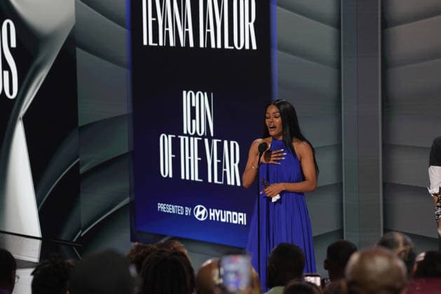 2026 BET Awards - Show Teyana Taylor accepts the Icon of the Year award onstage during the 2026 BET Awards at Peacock Theater on June 28, 2026 in Los Angeles, California. Los Angeles Peacock Theater California United States Copyright: xCraSH imageSPACEx