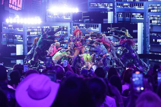 2026 BET Awards - Show Cardi B performs onstage during the 2026 BET Awards at Peacock Theater on June 28, 2026 in Los Angeles, California. Los Angeles Peacock Theater California United States Copyright: xCraSH imageSPACEx