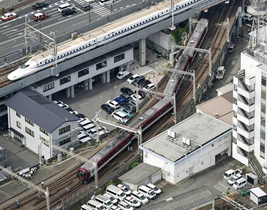 Derailed train in Kyoto Photo taken from a Kyodo News helicopter shows a Kintetsu Kyoto Line train that derailed shortly after leaving Kyoto Station in Kyoto for Kashiharajingu-mae on June 29, 2026. None of the roughly 30 passengers aboard was injured, the train operator said.  A14AA0005620595P