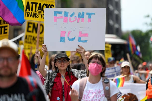 June 28, 2026, Chicago, Illinois, USA: An activist holds up a sign protesting ICE in the transgender color scheme while marching down the street during Chicago s annual pride parade on Sunday June 28th, 2026. Chicago USA - ZUMAd171 20260628_znp_d171_016 Copyright: xSethxDonovanx