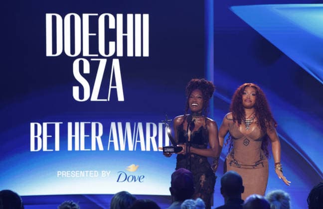 2026 BET Awards - Show SZA and Doechii are seen onstage during the 2026 BET Awards at Peacock Theater on June 28, 2026 in Los Angeles, California. Los Angeles Peacock Theater California United States Copyright: xCraSH imageSPACEx