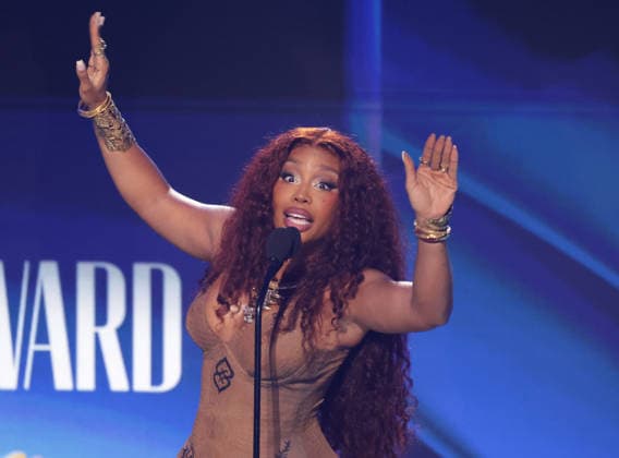 2026 BET Awards - Show SZA is seen onstage during the 2026 BET Awards at Peacock Theater on June 28, 2026 in Los Angeles, California. Los Angeles Peacock Theater California United States Copyright: xCraSH imageSPACEx