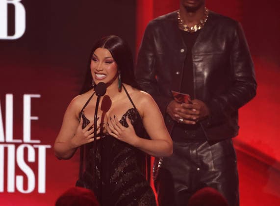 2026 BET Awards - Show Cardi B accepts the Best Female Hip Hop Artist award onstage during the 2026 BET Awards at Peacock Theater on June 28, 2026 in Los Angeles, California. . Los Angeles Peacock Theater California United States Copyright: xCraSH imageSPACEx