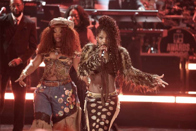 2026 BET Awards - Show SZA, Doechii perform onstage during the 2026 BET Awards at Peacock Theater on June 28, 2026 in Los Angeles, California. Los Angeles Peacock Theater California United States Copyright: xCraSH imageSPACEx