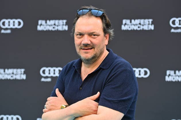 Charly HUEBNER (Schauspieler), Einzelbild,angeschnittenes Einzelmotiv,Halbfigur,halbe Figur. 43.Filmfest Muenchen Premiere SPAZIERGANG NACH SYRAKUS am 28.06.2026 Deutsches Theater. *** Charly HUEBNER, actor; still, cropped single image, half-length portrait; 43rd Munich Film Festival premiere of *A Walk to Syracuse* on June 28, 2026, at the Deutsches Theater