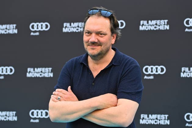 Charly HUEBNER (Schauspieler), Einzelbild,angeschnittenes Einzelmotiv,Halbfigur,halbe Figur. 43.Filmfest Muenchen Premiere SPAZIERGANG NACH SYRAKUS am 28.06.2026 Deutsches Theater. *** Charly HUEBNER, actor; still photo, cropped single image, half-length portrait; 43rd Munich Film Festival premiere of *A Walk to Syracuse* on June 28, 2026, at the Deutsches Theater