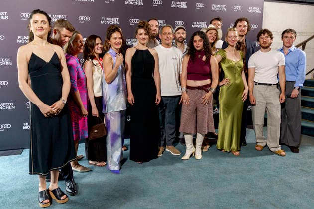 Emina Smajic, Gast, Nanni Erben, Mariella Aumann, Alma Hasun, Karla Nina Diedrich, Seyneb Saleh, Jonathan Benedict Behr, Moritz Bleibtreu, Gast, Anna Shirin Habedank, Viola M. J. Schmidt, Maximilian Baumgartner, Zoe Valks, Rene Colling, Maximilian Mundt und Till Raskopf bei der Premiere der ARD-Miniserie Ritus auf dem 43. Filmfest München 2026 in der Astor Film Lounge im Arri Kino. München, 28.06.2026 *** Emina Smajic, Guest, Nanni Erben, Mariella Aumann, Alma Hasun, Karla Nina Diedrich, Seyneb Saleh, Jonathan Benedict Behr, Moritz Bleibtreu, Guest, Anna Shirin Habedank, Viola M. J. Schmidt, Maximilian Baumgartner, Zoe Valks, Rene Colling, Maximilian Mundt, and Till Raskopf at the premiere of the ARD miniseries *Ritus* at the 43rd Munic Foto:xN.xKolinzx xFuturexImagex ritus_6631
