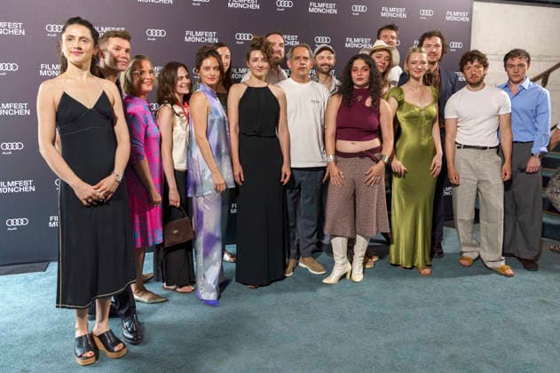 Emina Smajic, Gast, Nanni Erben, Mariella Aumann, Alma Hasun, Karla Nina Diedrich, Seyneb Saleh, Jonathan Benedict Behr, Moritz Bleibtreu, Gast, Anna Shirin Habedank, Viola M. J. Schmidt, Maximilian Baumgartner, Zoe Valks, Rene Colling, Maximilian Mundt und Till Raskopf bei der Premiere der ARD-Miniserie Ritus auf dem 43. Filmfest München 2026 in der Astor Film Lounge im Arri Kino. München, 28.06.2026 *** Emina Smajic, Guest, Nanni Erben, Mariella Aumann, Alma Hasun, Karla Nina Diedrich, Seyneb Saleh, Jonathan Benedict Behr, Moritz Bleibtreu, Guest, Anna Shirin Habedank, Viola M. J. Schmidt, Maximilian Baumgartner, Zoe Valks, Rene Colling, Maximilian Mundt, and Till Raskopf at the premiere of the ARD miniseries *Ritus* at the 43rd Munic Foto:xN.xKolinzx xFuturexImagex ritus_6632