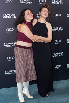 Anna Shirin Habedank und Seyneb Saleh bei der Premiere der ARD-Miniserie Ritus auf dem 43. Filmfest München 2026 in der Astor Film Lounge im Arri Kino. München, 28.06.2026 *** Anna Shirin Habedank and Seyneb Saleh at the premiere of the ARD miniseries *Ritus* at the 43rd Munich Film Festival in 2026 at the Astor Film Lounge in the Arri Kino in Munich, June 28, 2026 Foto:xN.xKolinzx xFuturexImagex ritus_6649