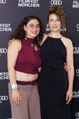 Anna Shirin Habedank und Seyneb Saleh bei der Premiere der ARD-Miniserie Ritus auf dem 43. Filmfest München 2026 in der Astor Film Lounge im Arri Kino. München, 28.06.2026 *** Anna Shirin Habedank and Seyneb Saleh at the premiere of the ARD miniseries *Ritus* at the 43rd Munich Film Festival in 2026 at the Astor Film Lounge in the Arri Kino in Munich, June 28, 2026 Foto:xN.xKolinzx xFuturexImagex ritus_6650