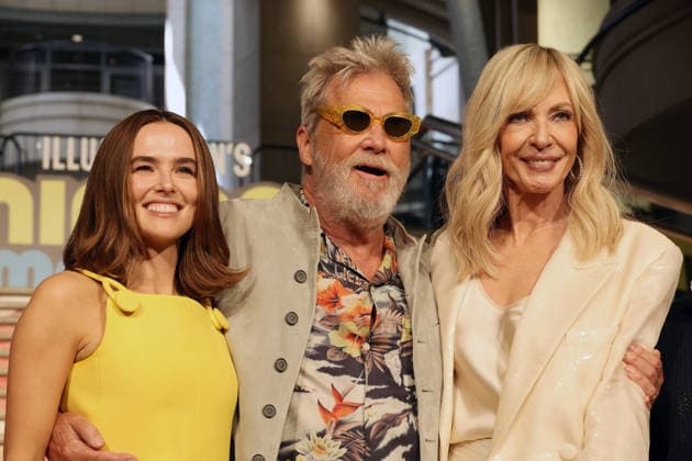 June 28, 2026, Los Angeles, California, USA: Zoey Deutch. Jeff Bridges, Allison Janney at the premiere of Minions & Monsters at The Dolby Theatre. Los Angeles USA - ZUMAg107 20260628_zep_g107_117 Copyright: xNinaxPrommerx