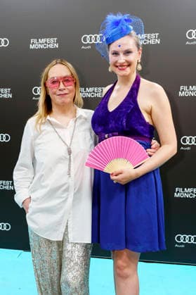 Miriam Dehne mit Gast bei der Premiere der ARD-Miniserie Selling Sex auf dem 43. Filmfest München 2026 im City Kino. München, 28.06.2026 *** Miriam Dehne with a guest at the premiere of the ARD miniseries *Selling Sex* at the 43rd Munich Film Festival 2026 at City Kino München, June 28, 2026 Foto:xN.xKolinzx xFuturexImagex sex_6614