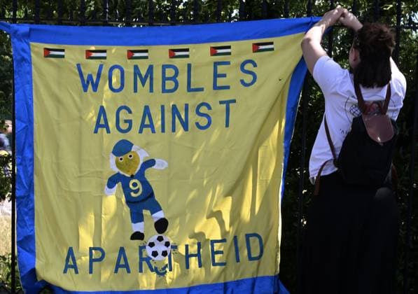 Pro-Palestinian protest held outside Wimbledon on opening day in London LONDON, UNITED KINGDOM - JUNE 29: Pro-Palestinian demonstrators gather outside the All England Lawn Tennis and Croquet Club on the opening day of the Wimbledon Championships in London, United Kingdom, on June 29, 2026. Demonstrators protested against financing by the bank of companies producing weapons and military technology sold to Israel and expressed support for Palestine. Rasid Necati Aslim Anadolu London United Kingdom. Editorial use only. Please get in touch for any other usage.  Copyright: x2026xAnadoluxRasidxNecatixAslimx
