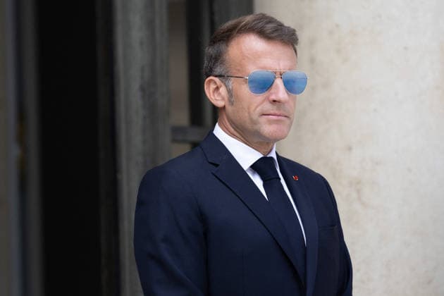 Emmanuel Macron welcomes Oman Sultan Haitham bin Tarik - Paris French President Emmanuel Macron wears sunglasses as he waits to welcome Oman s Sultan ahead of a meeting at The Elysee Presidential Palace in Paris on June 29, 2026. Photo by Raphael Lafargue ABACAPRESS.COM Paris France  Copyright: xLafarguexRaphael ABACAx
