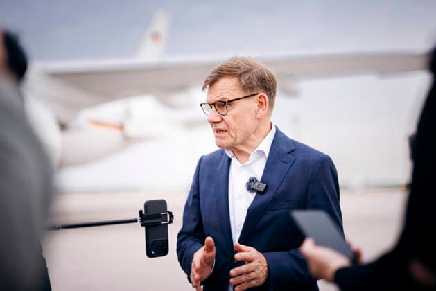 Johann Wadephul (CDU), Bundesaussenminister, aufgenommen bei einem Statement vor einem Flugzeug der Flugbereitschaft der Bundeswehr, anlaesslich seiner Reise in die USA, Berlin, 29.06.2026. Fotografiert im Auftrag des Auswaertigen Amtes (AA) Berlin Deutschland *** Johann Wadephul (CDU), Federal Minister of Foreign Affairs, photographed while making a statement in front of an aircraft from the German Armed Forces’ Special Air Service, on the occasion of his trip to the U.S., Berlin, June 29, 2026. Photographed on behalf of the Federal Foreign Office (AA), Berlin, Germany Copyright: xFelixxZahnx