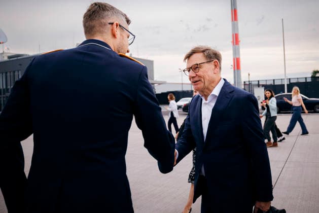 Johann Wadephul (CDU), Bundesaussenminister, aufgenommen bei einem Statement vor einem Flugzeug der Flugbereitschaft der Bundeswehr, anlaesslich seiner Reise in die USA, Berlin, 29.06.2026. Fotografiert im Auftrag des Auswaertigen Amtes (AA) Berlin Deutschland *** Johann Wadephul (CDU), Federal Minister of Foreign Affairs, photographed while making a statement in front of an aircraft from the Bundeswehr’s Special Air Service, on the occasion of his trip to the U.S., Berlin, June 29, 2026. Photographed on behalf of the Federal Foreign Office (AA), Berlin, Germany Copyright: xFelixxZahnx
