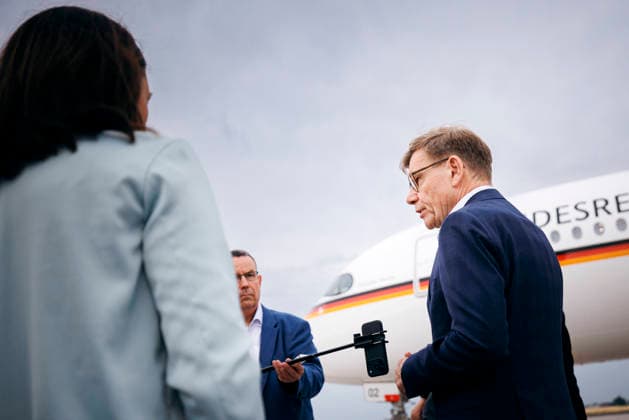 Johann Wadephul (CDU), Bundesaussenminister, aufgenommen bei einem Statement vor einem Flugzeug der Flugbereitschaft der Bundeswehr, anlaesslich seiner Reise in die USA, Berlin, 29.06.2026. Fotografiert im Auftrag des Auswaertigen Amtes (AA) Berlin Deutschland *** Johann Wadephul (CDU), Federal Minister of Foreign Affairs, photographed while making a statement in front of an aircraft from the German Armed Forces’ Special Air Service, on the occasion of his trip to the U.S., Berlin, June 29, 2026. Photographed on behalf of the Federal Foreign Office (AA), Berlin, Germany Copyright: xFelixxZahnx