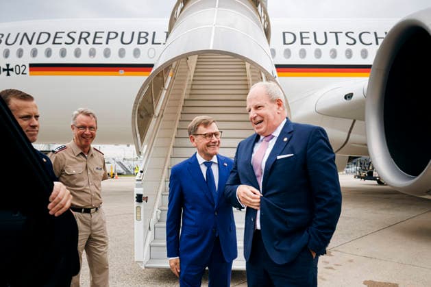 Johann Wadephul (CDU), Bundesaussenminister, aufgenommen bei der Ankunft am Dulles International Airport, Washington, 29.06.2026. Fotografiert im Auftrag des Auswaertigen Amtes (AA) Washington Vereinigten Staaten von Amerika *** Johann Wadephul, CDU, Federal Minister of Foreign Affairs, photographed upon arrival at Dulles International Airport, Washington, June 29, 2026. Photographed on behalf of the Federal Foreign Office (AA) in Washington, United States of America. Copyright: xFelixxZahnx
