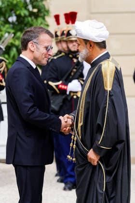 Emmanuel Macron welcomes His Majesty Haitham bin Tarik, Sultan of Oman, at the Élysée Palace Emmanuel Macron receives His Majesty Haitham bin Tarik, Sultan of Oman, at the Élysée Palace 457752 2026 06 29 Paris, France Haitham ben Tarik, Sultan of Oman Macron, Emmanuel  Copyright: xLionelxGuericolas MPPx STAR_457752_029