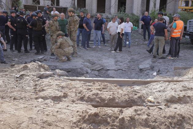 Russian Attack on Kharkiv - Ukraine One person was killed and 10 others were injured in the attack on Kharkiv, said the city s mayor, Igor Terekhov. According to him, a tram, a power grid, more than 15 cars, a company building and nearby houses were damaged, on June 29, 2026, in Kharkiv, Ukraine. Photo by Yevhen Titov ABACAPRESS.COM Kharkiv Ukraine  Copyright: xTitovxYevhen ABACAx